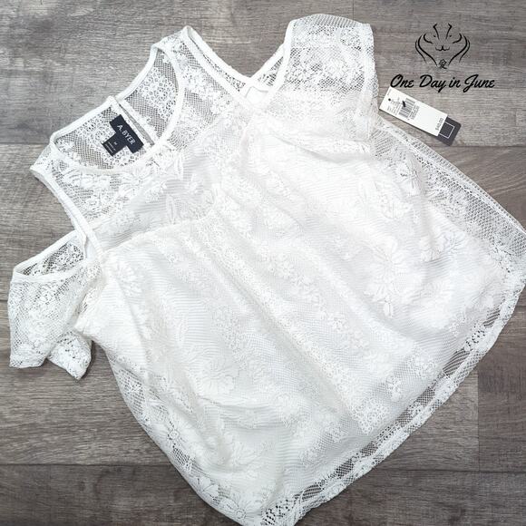 A. Byer Cold Shoulder Top Size M - Picture 1 of 5